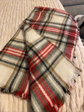 Cozy Plaid Fringe Blanket Scarf in Cream, Red, Black